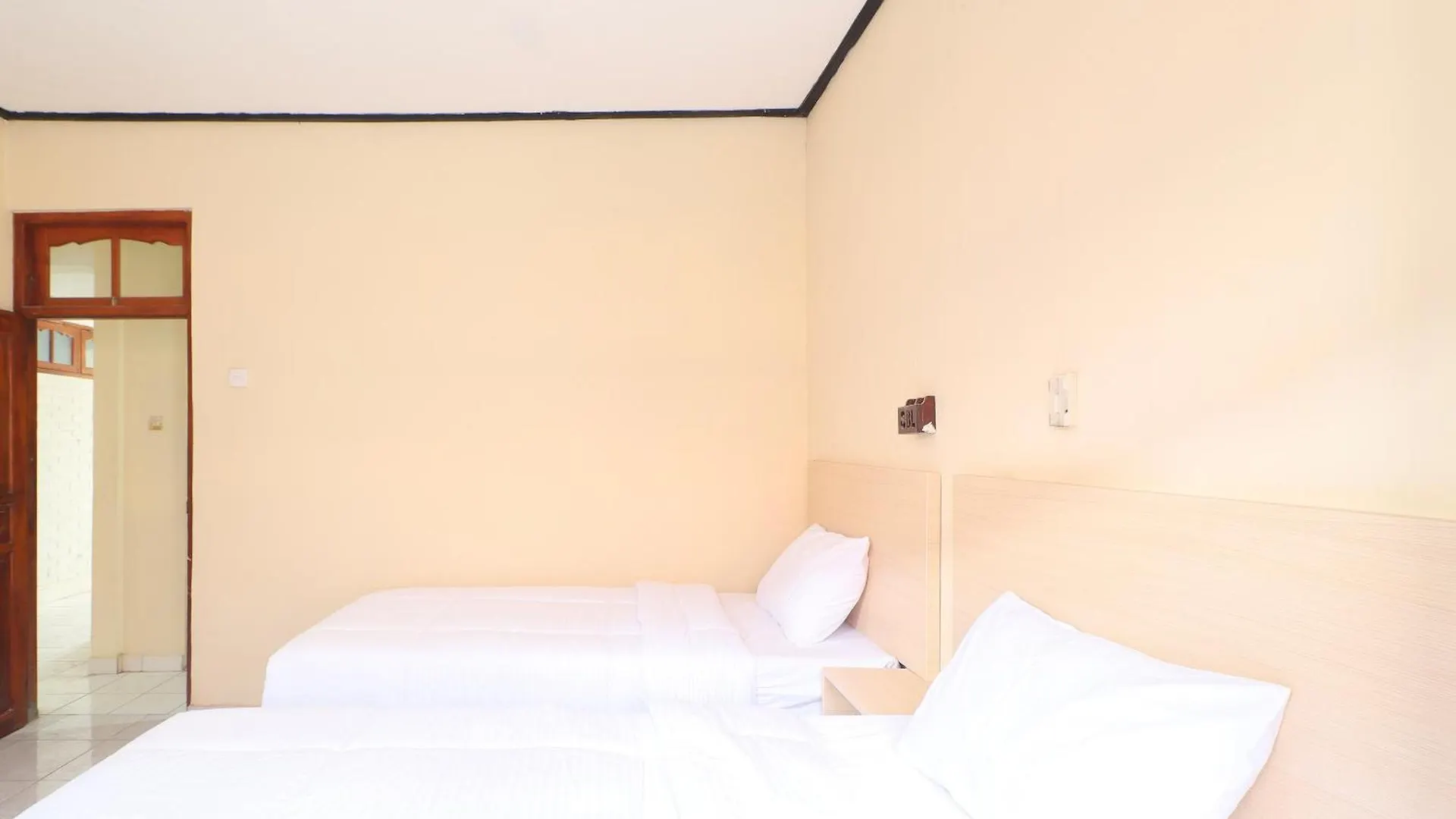 Townhouse Oak Legian Near Legian Beach Formerly Sayang Maha Merta 2*, Legian (Bali)