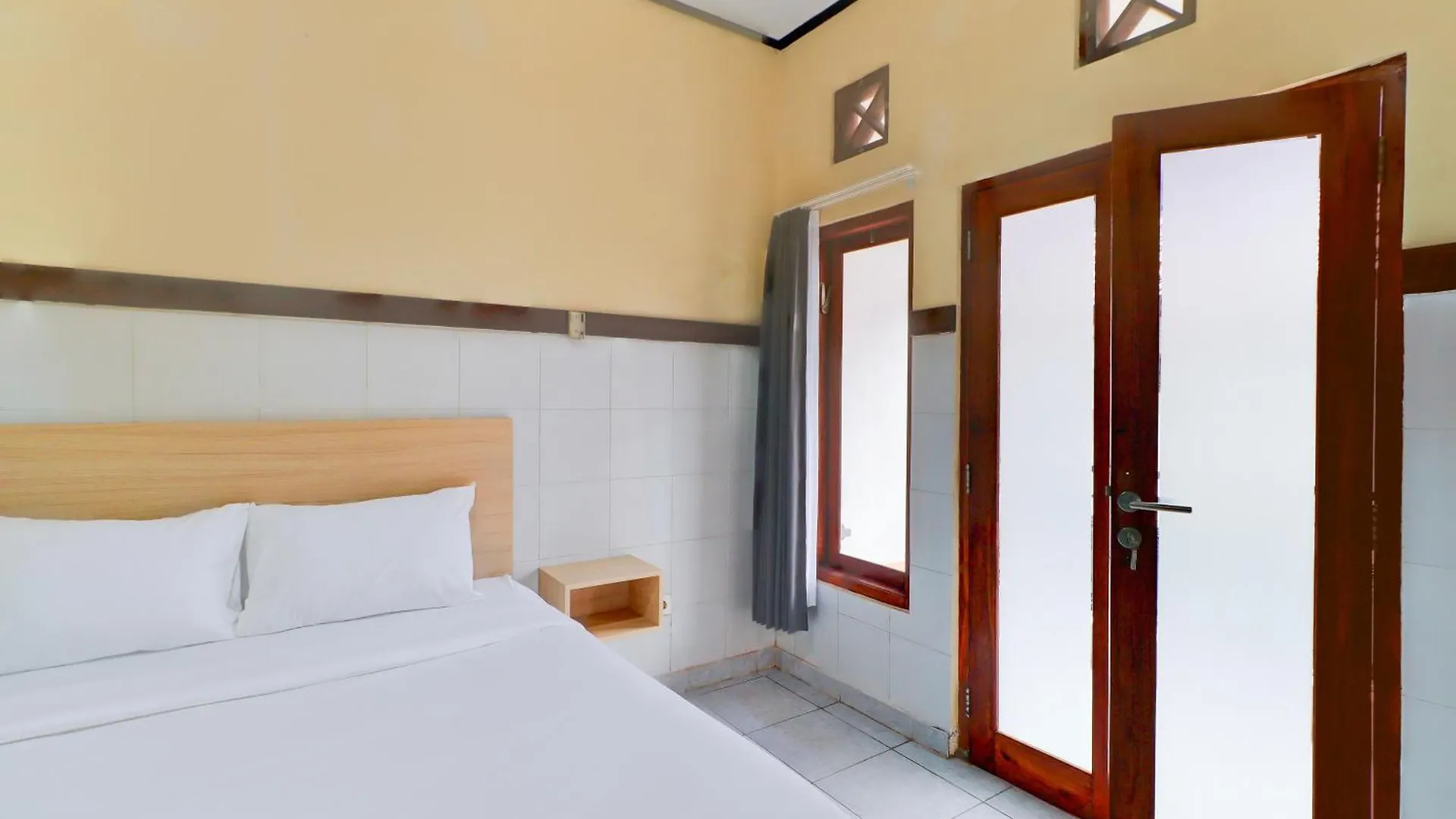 ** Hotel Townhouse Oak Legian Near Legian Beach Formerly Sayang Maha Merta Indonesia