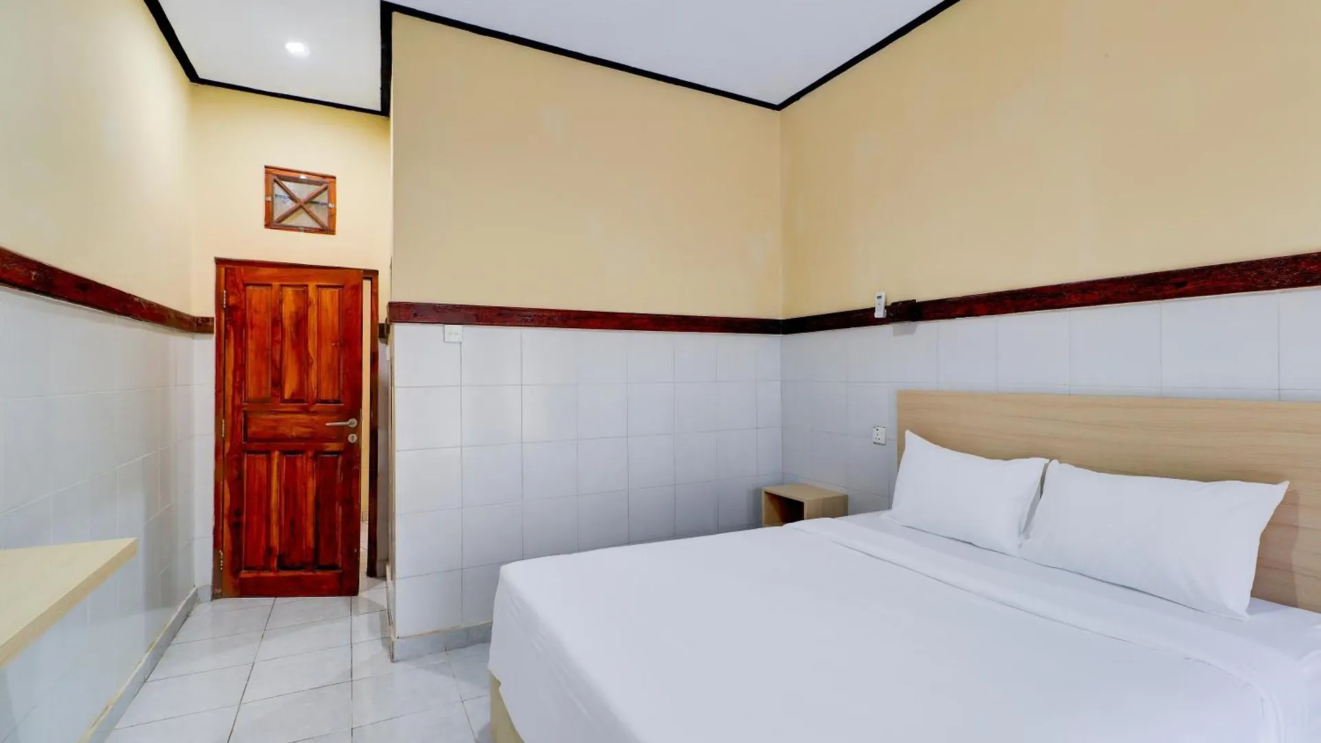 Townhouse Oak Legian Near Legian Beach Formerly Sayang Maha Merta Hotel Legian (Bali)