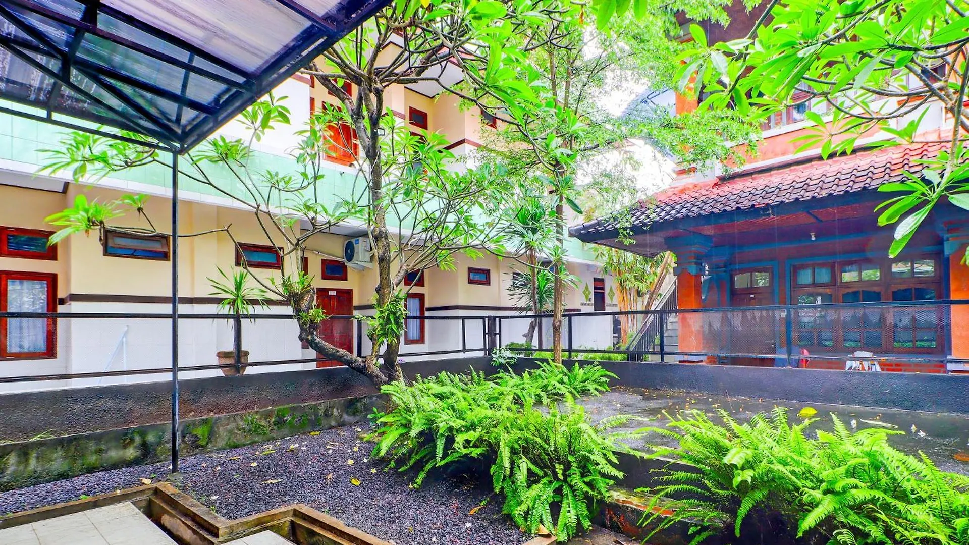 Townhouse Oak Legian Near Legian Beach Formerly Sayang Maha Merta 2*, Legian (Bali)