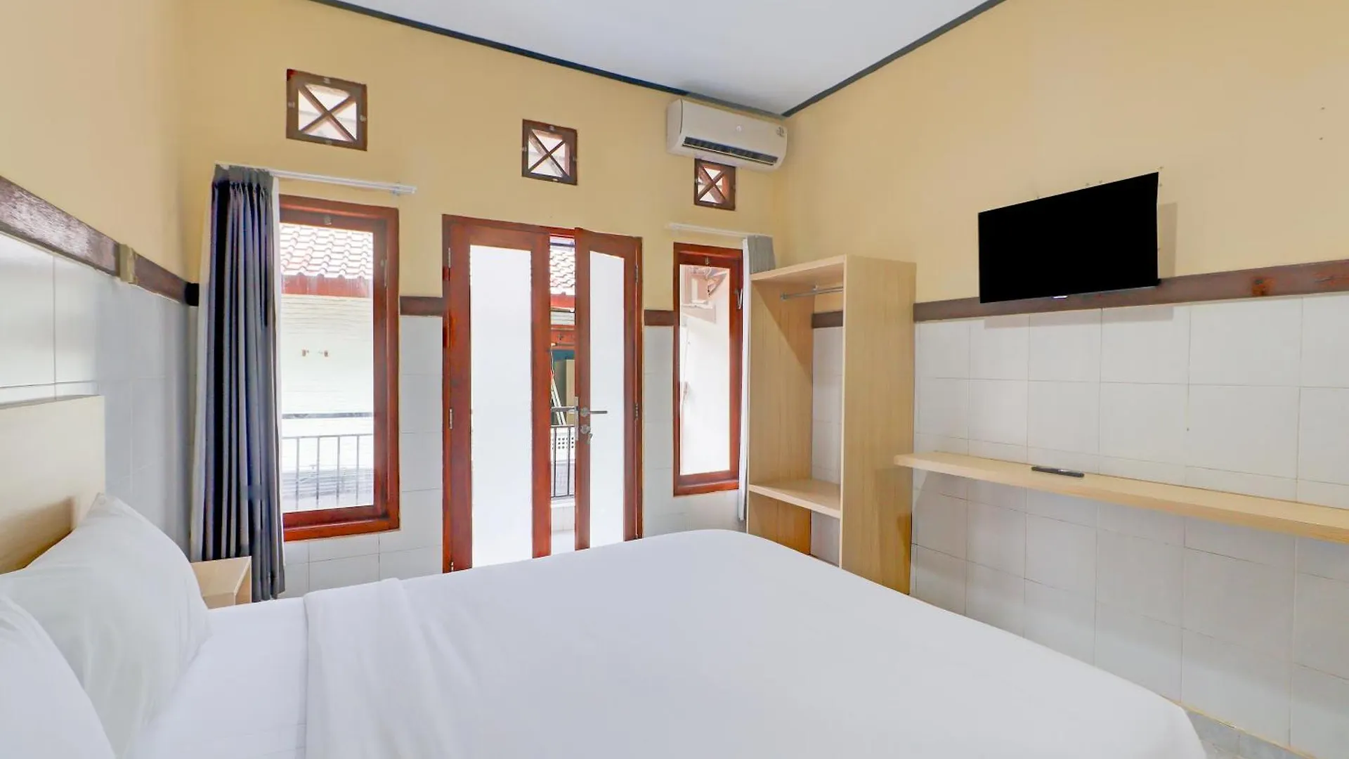 Townhouse Oak Legian Near Legian Beach Formerly Sayang Maha Merta 2*, Legian (Bali)