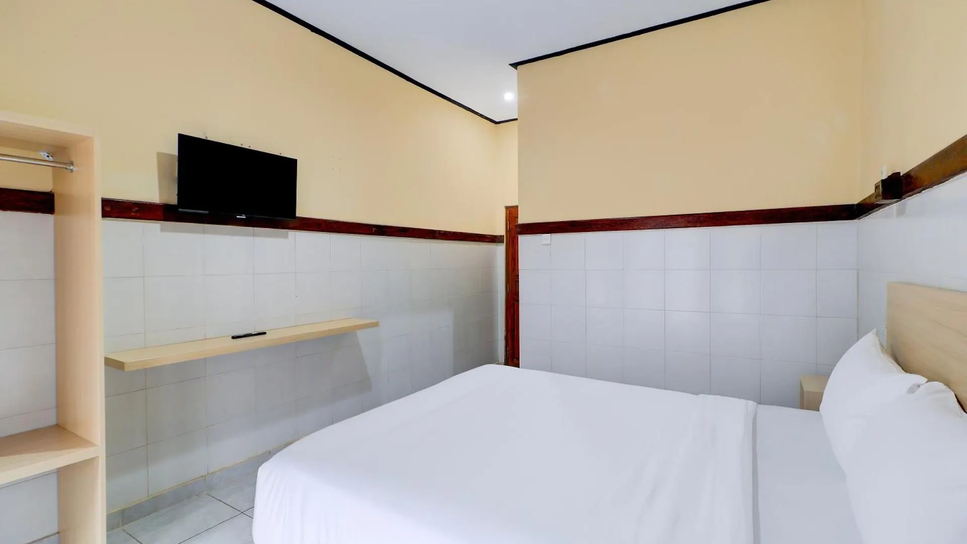 Townhouse Oak Legian Near Legian Beach Formerly Sayang Maha Merta Hotel Legian (Bali)